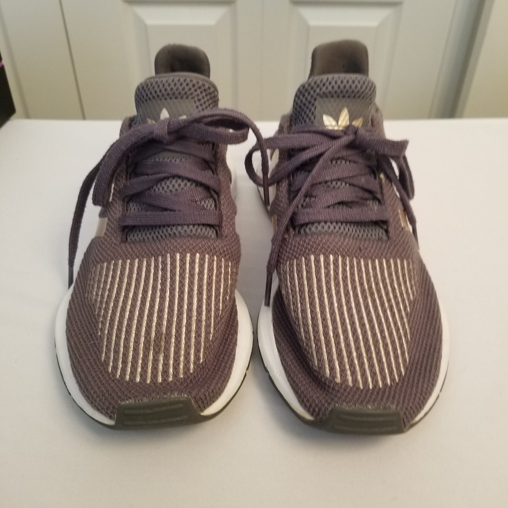 Adidas Swift Run Women Gray Gold Metallic Knit Running Shoes Size 6